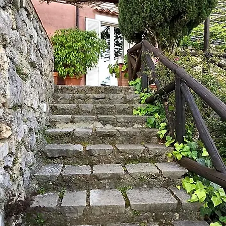 Alojamento de Acomodação e Pequeno-almoço Le Tre Casette 4*